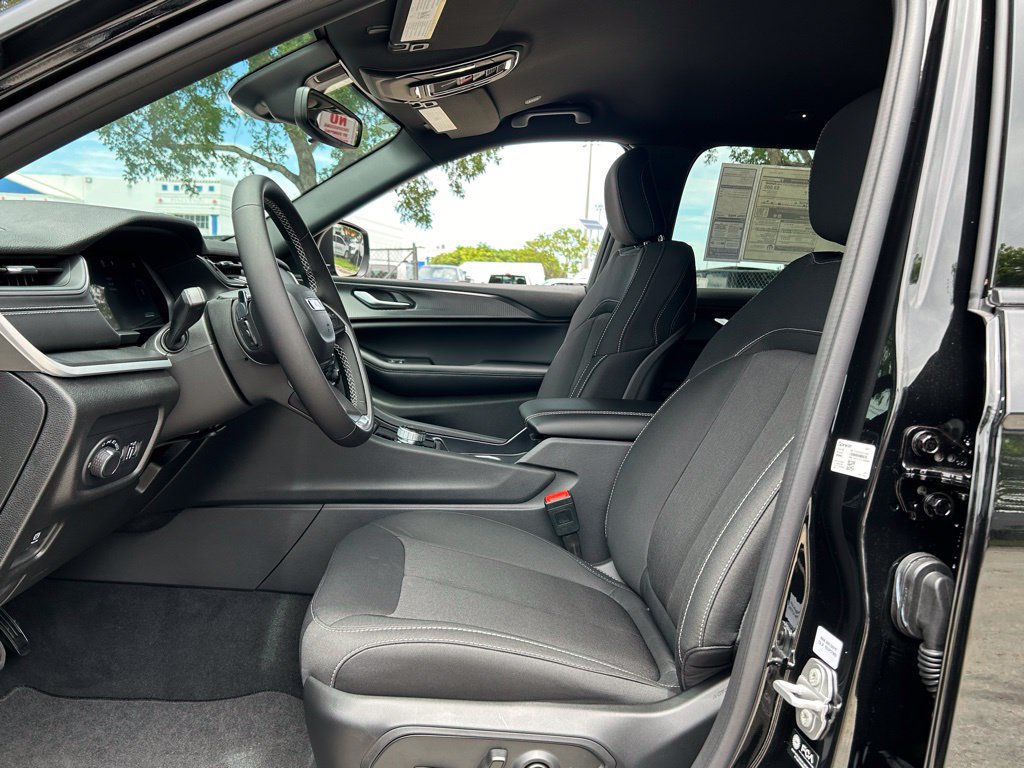 New 2024 Jeep Grand Cherokee L Laredo RWD image 10