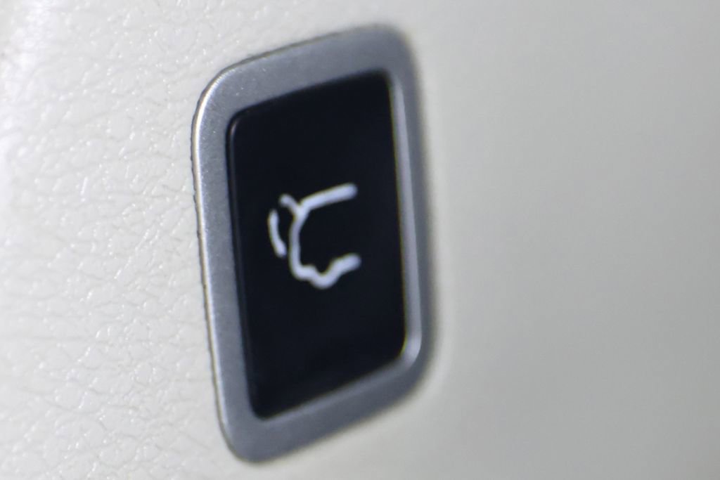 Used 2024 Chrysler Pacifica Select image 14