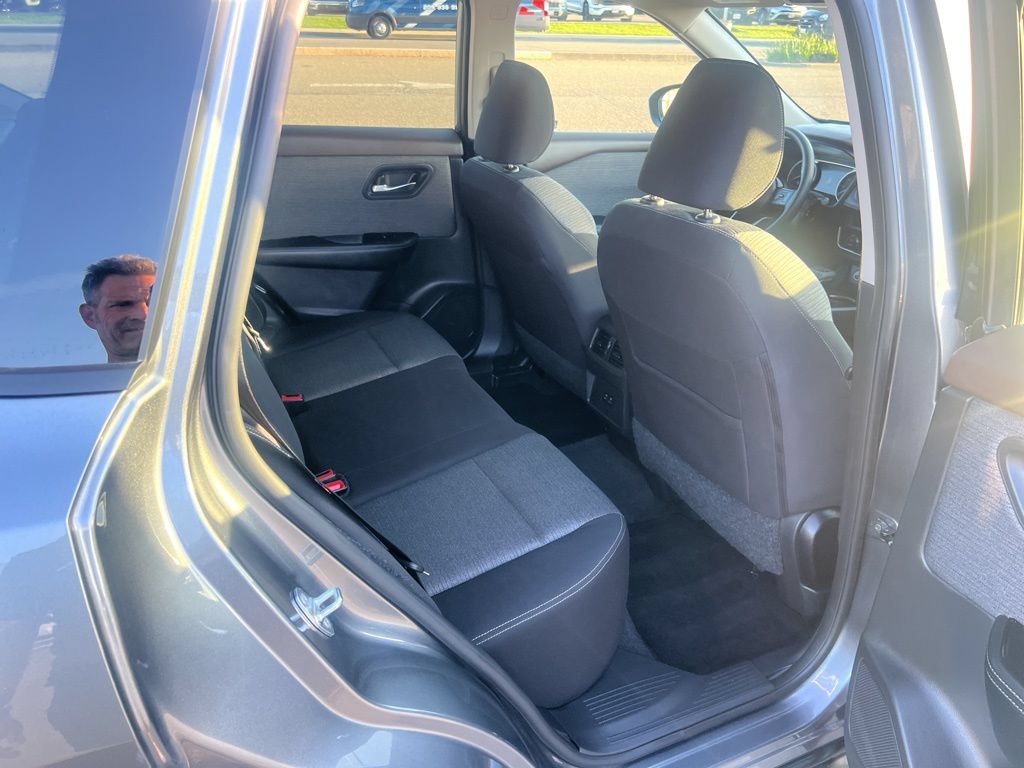 Used 2023 Nissan Rogue SV FWD image 35
