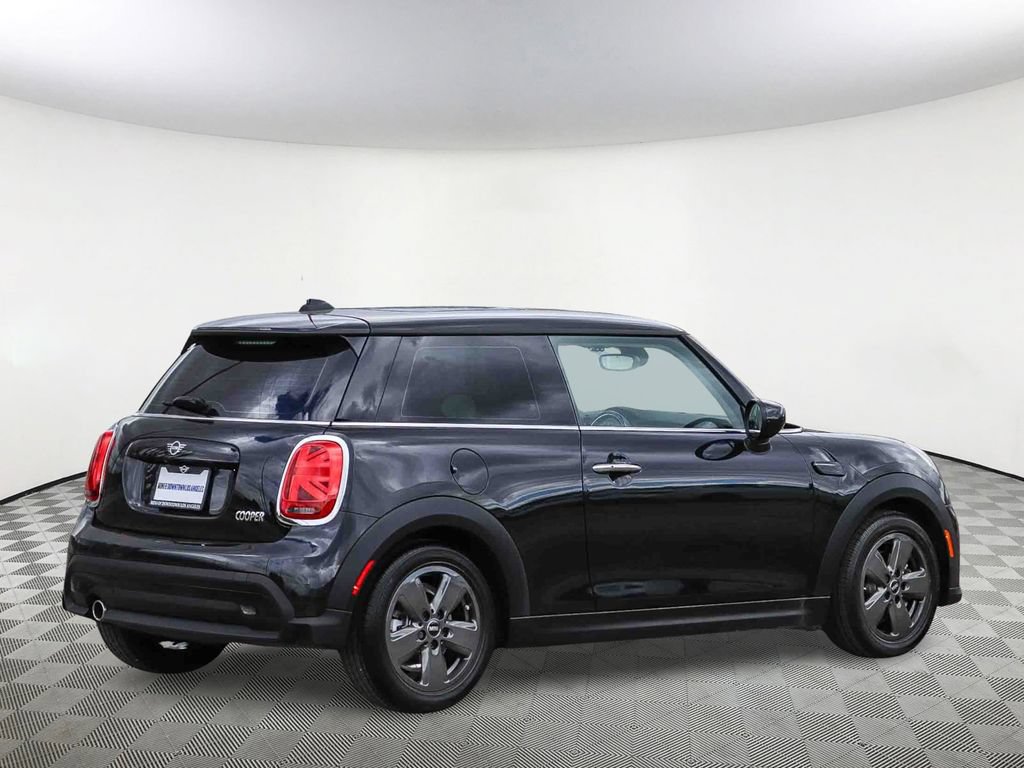Used 2024 MINI Cooper 2-Door Hardtop FWD image 8
