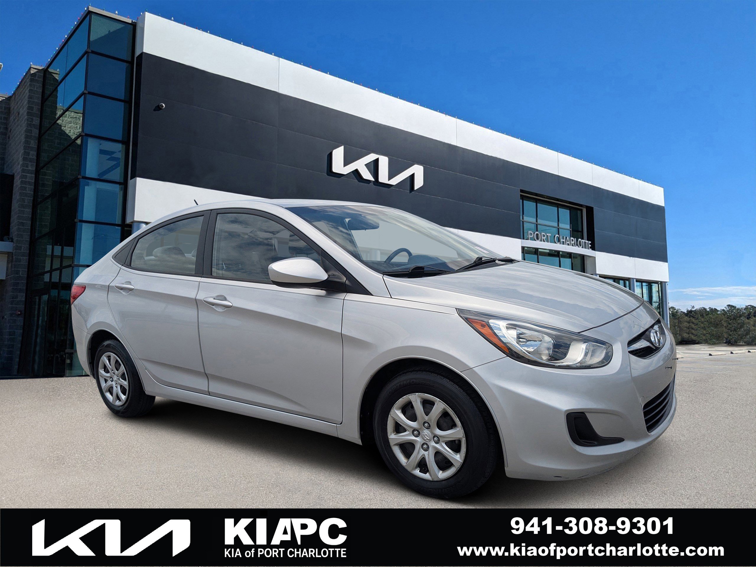 Used 2013 Hyundai Accent GLS FWD image 1