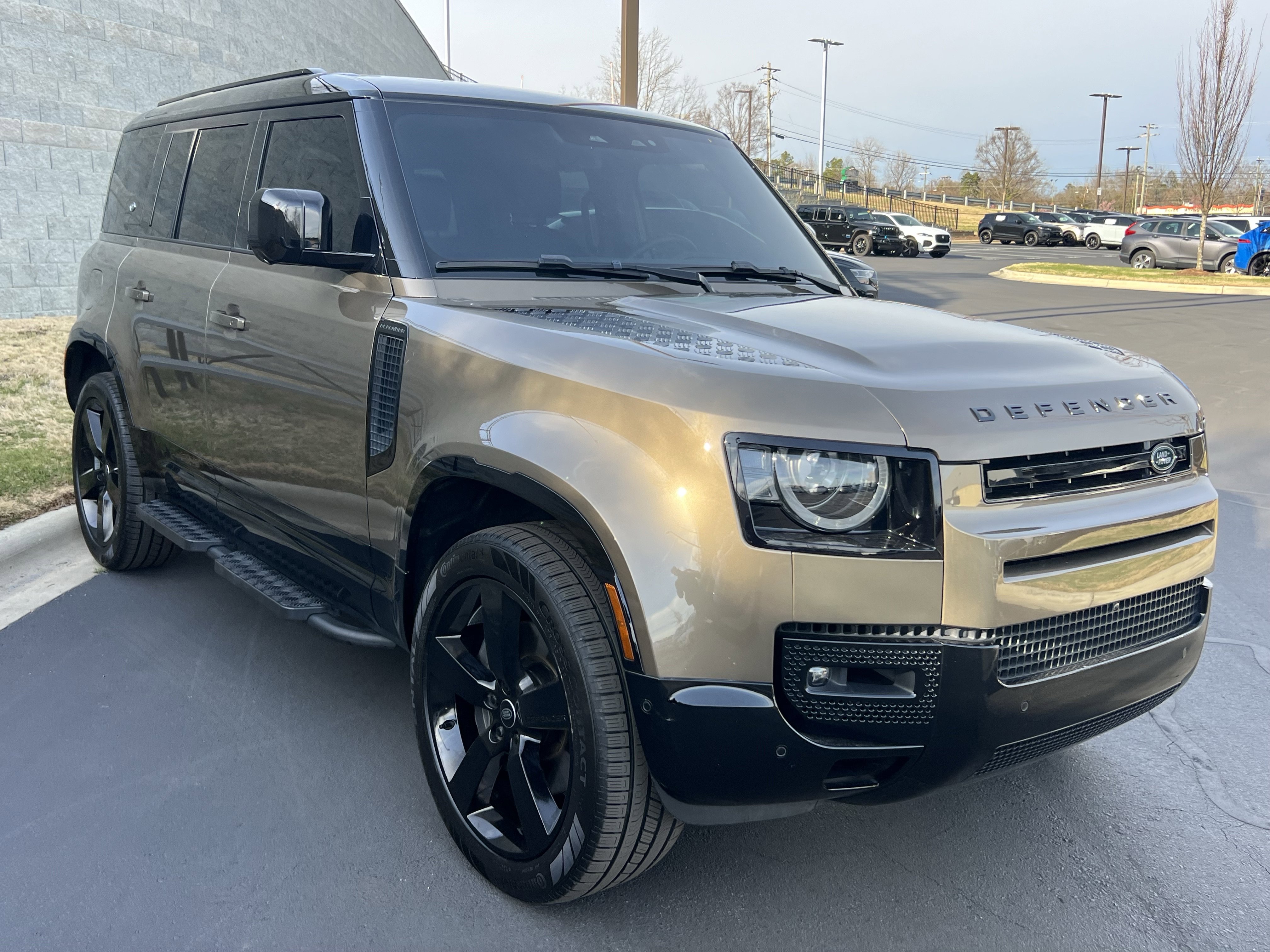 Certified 2024 Land Rover Defender 110 X-Dynamic SE image 9