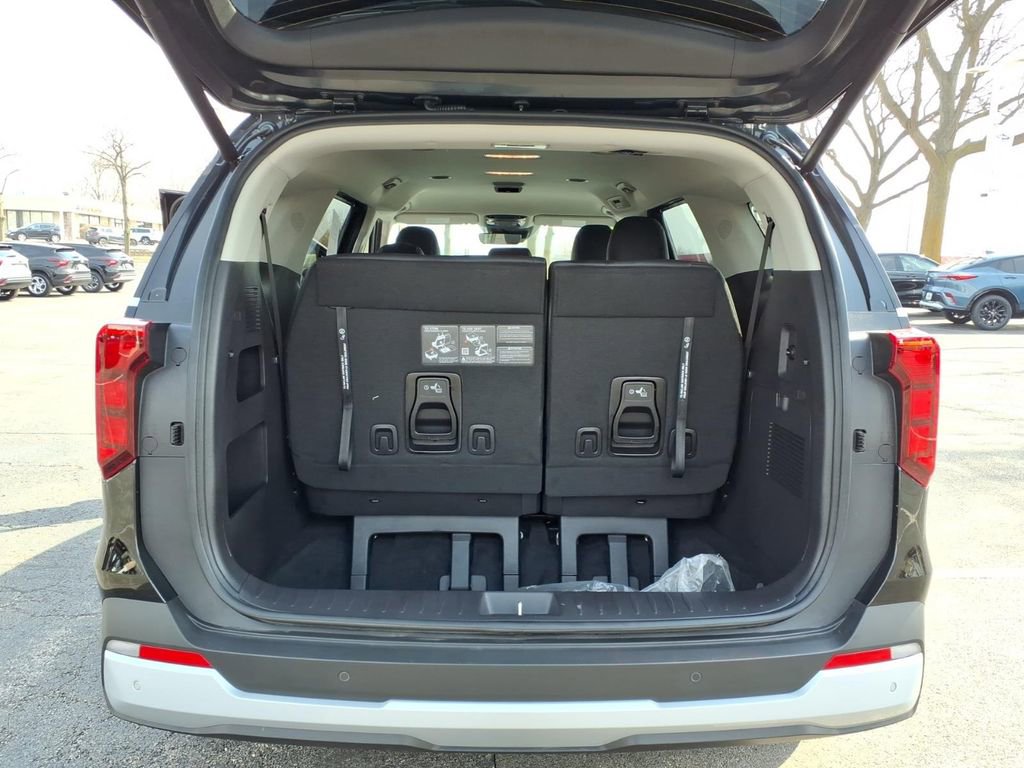 Used 2025 Kia Carnival EX image 29