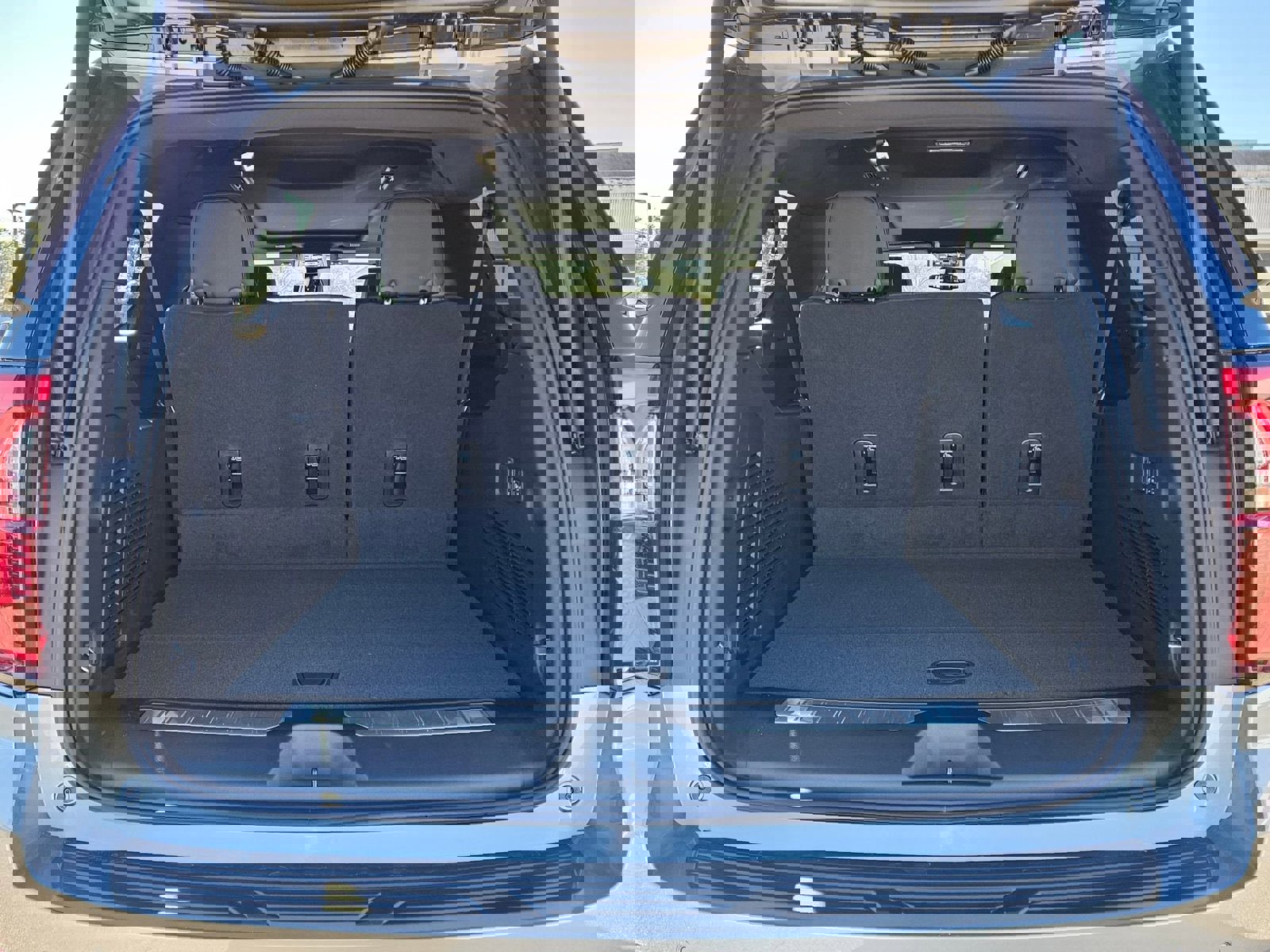 New 2026 GMC Yukon XL Denali w/ Sun & Power Step Package image 4