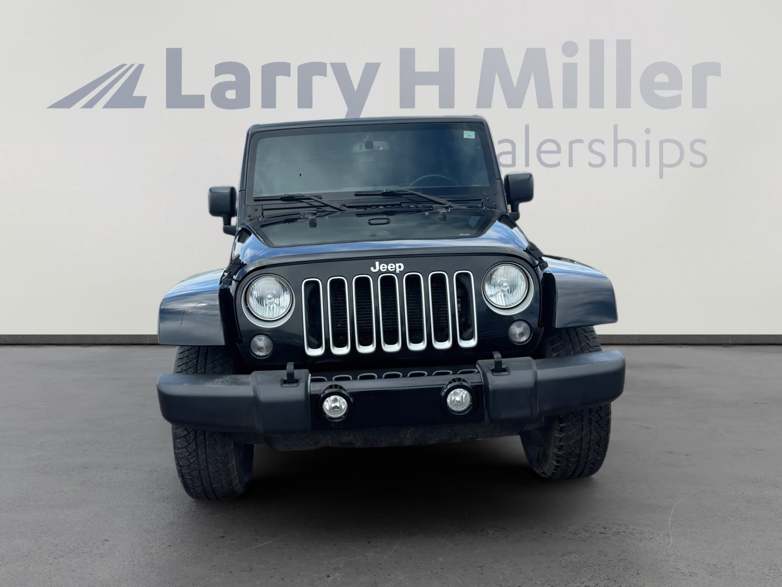 Used 2016 Jeep Wrangler Unlimited Sahara w/ Connectivity Group AWD/4WD image 8