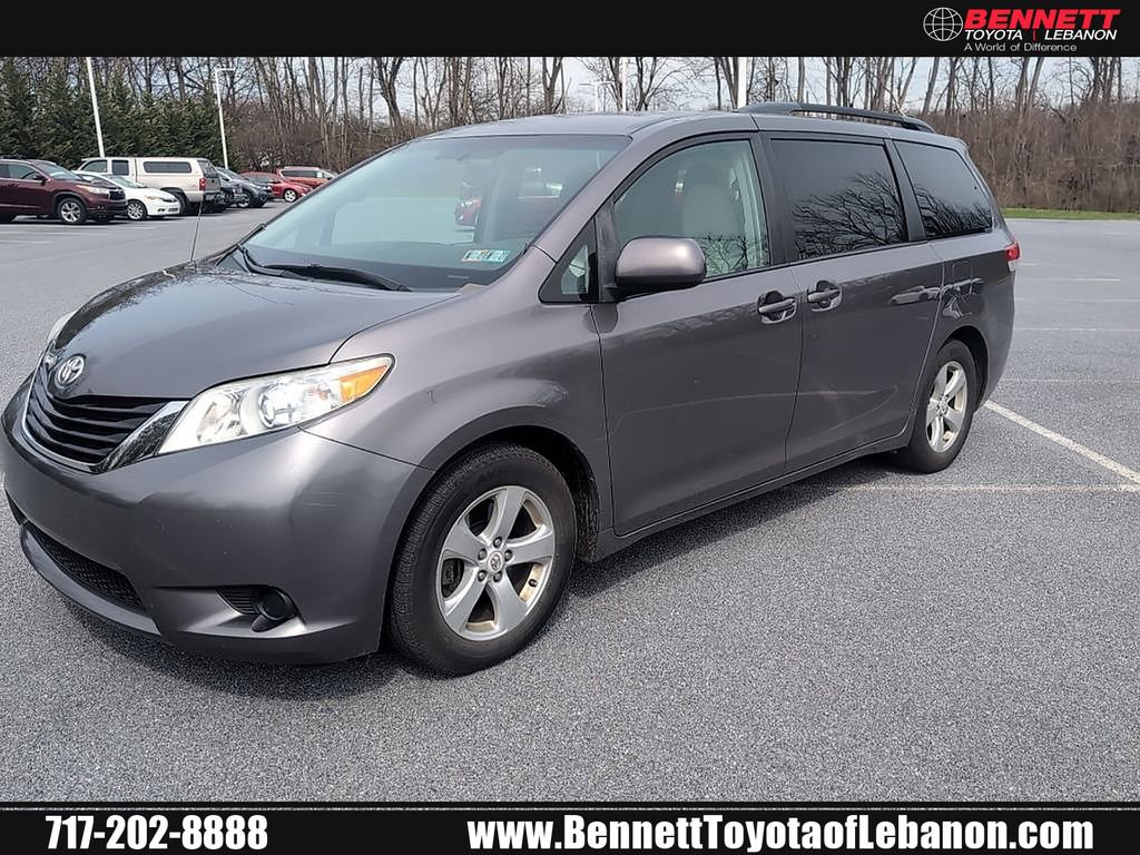 Used 2011 Toyota Sienna LE w/ Towing Pkg image 1