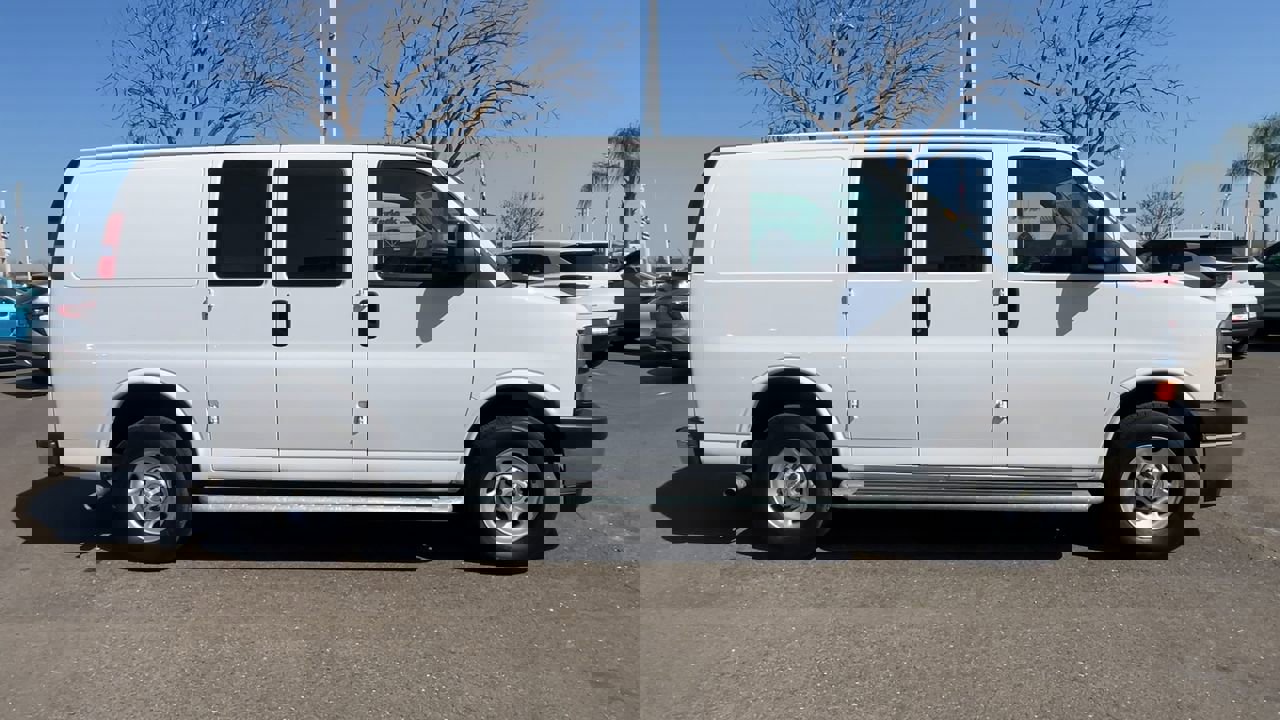 Used 2024 Chevrolet Express 2500 w/ Driver Convenience Package image 8