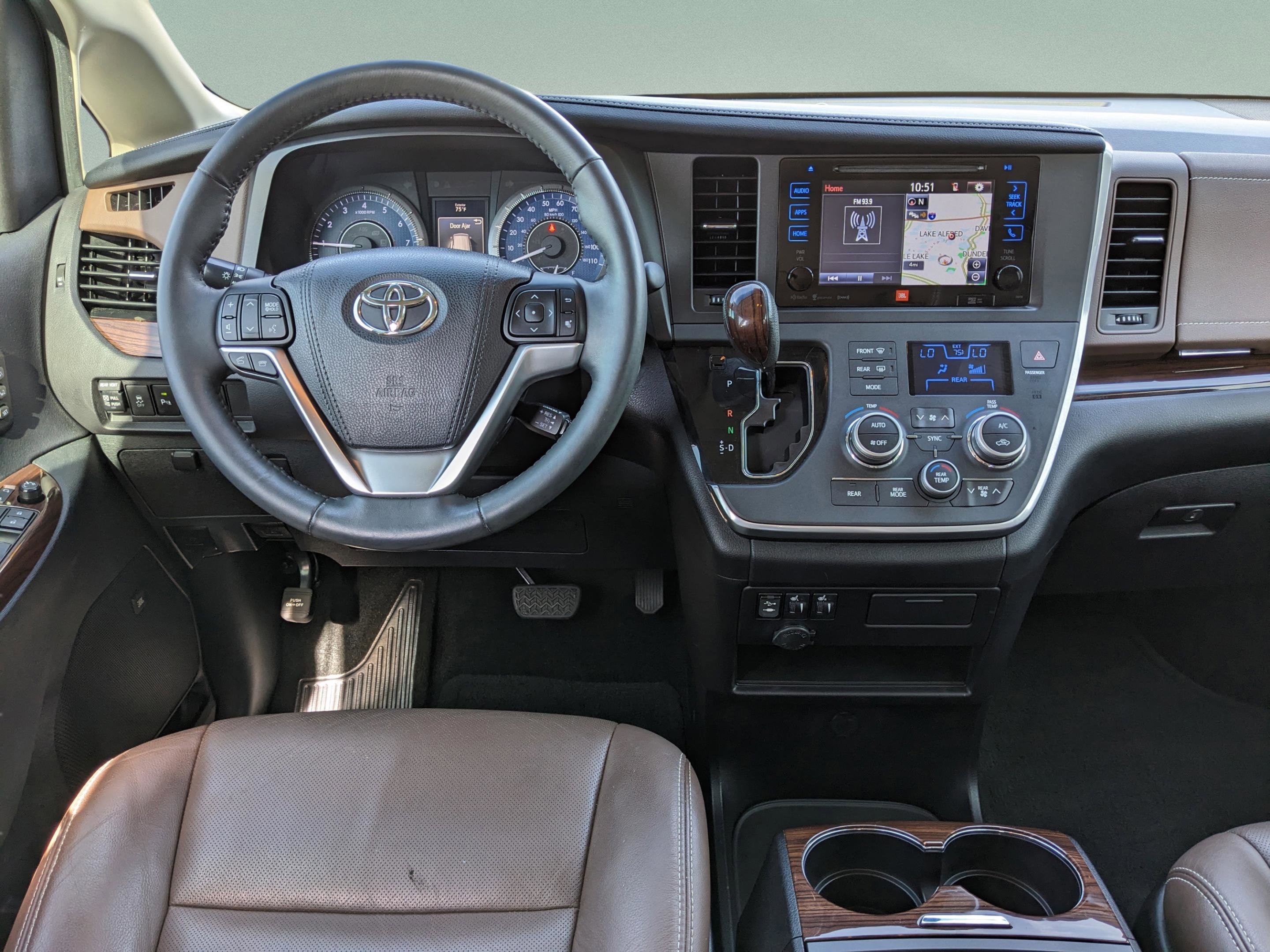 Used 2017 Toyota Sienna Limited image 18