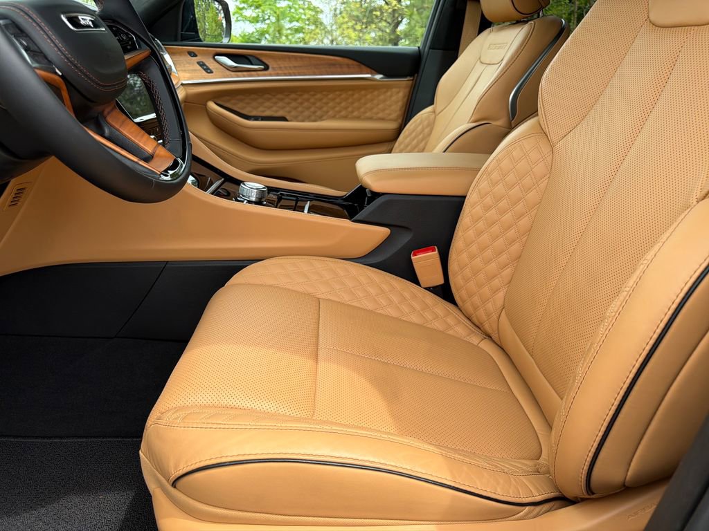 Used 2025 Jeep Grand Cherokee Summit image 30