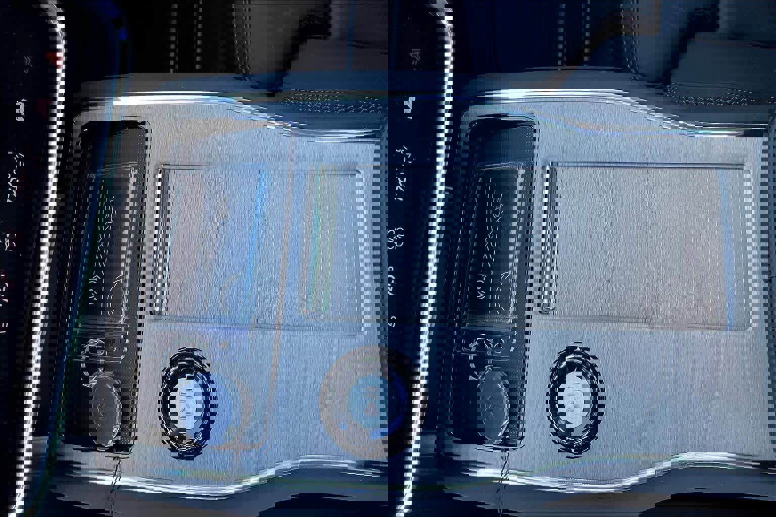 New 2025 Volvo EX90 Ultra w/ Protection Package Premier image 10