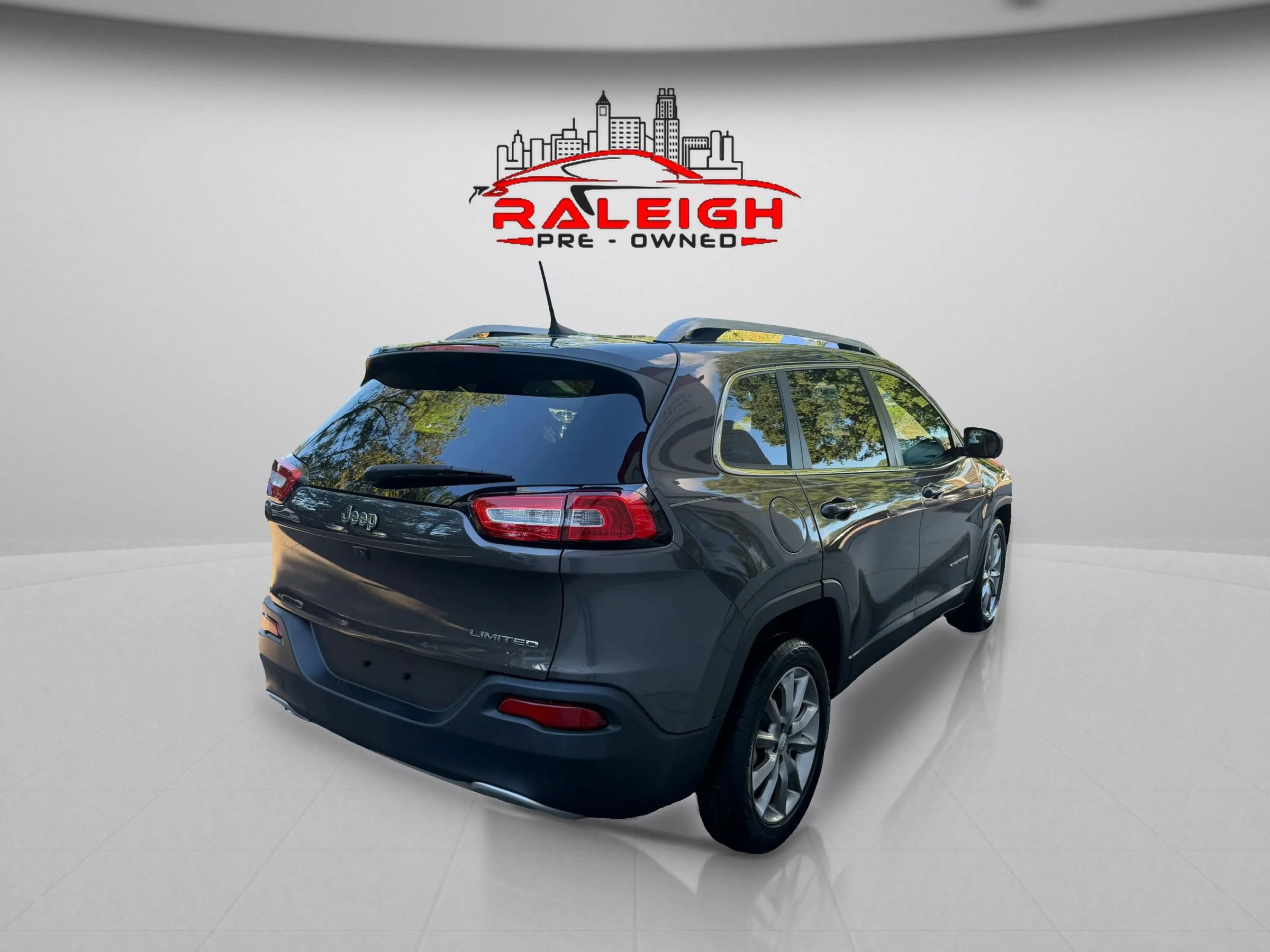 Used 2017 Jeep Cherokee Limited FWD image 5