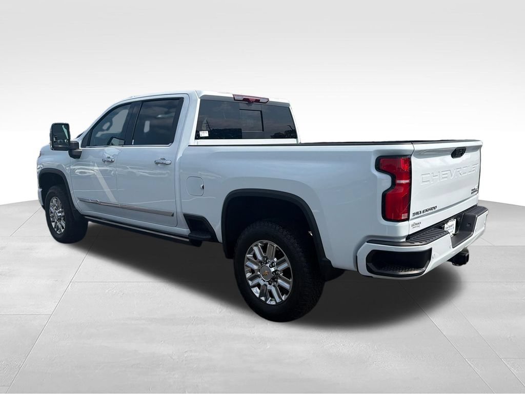 Used 2026 Chevrolet Silverado 2500 High Country w/ High Country Premium Package AWD/4WD video 3