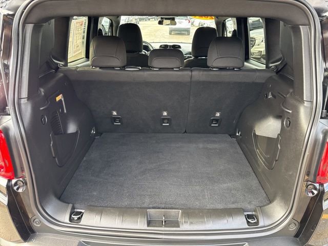 Used 2021 Jeep Renegade Latitude w/ Luxury Group II image 19