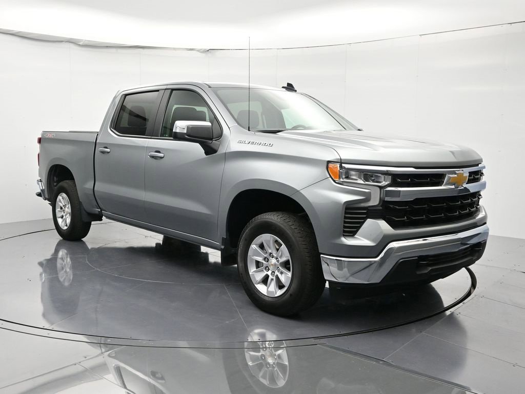 Used 2025 Chevrolet Silverado 1500 LT image 3