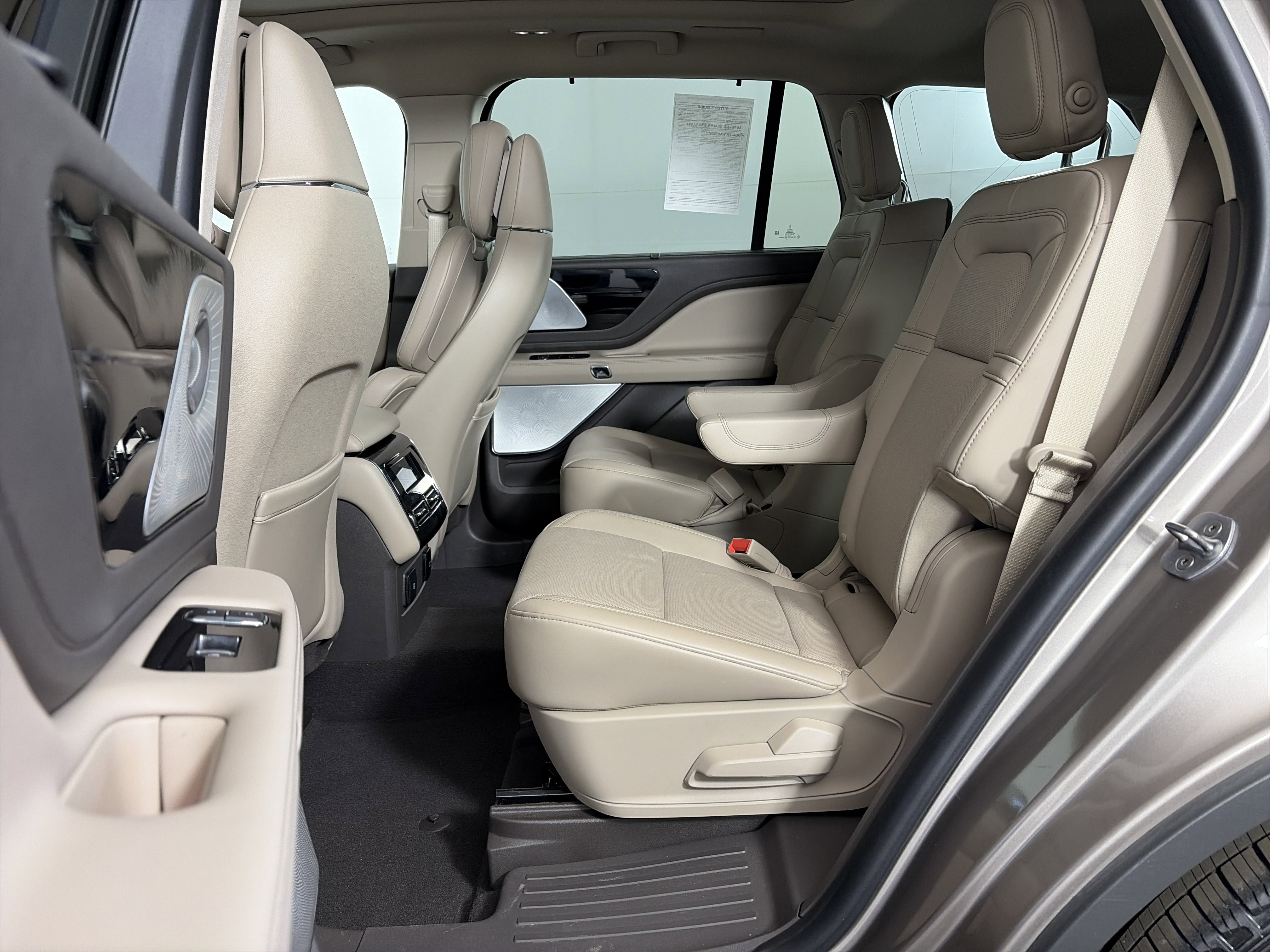 Used 2020 Lincoln Aviator Reserve w/ Equipment Group 201A image 8