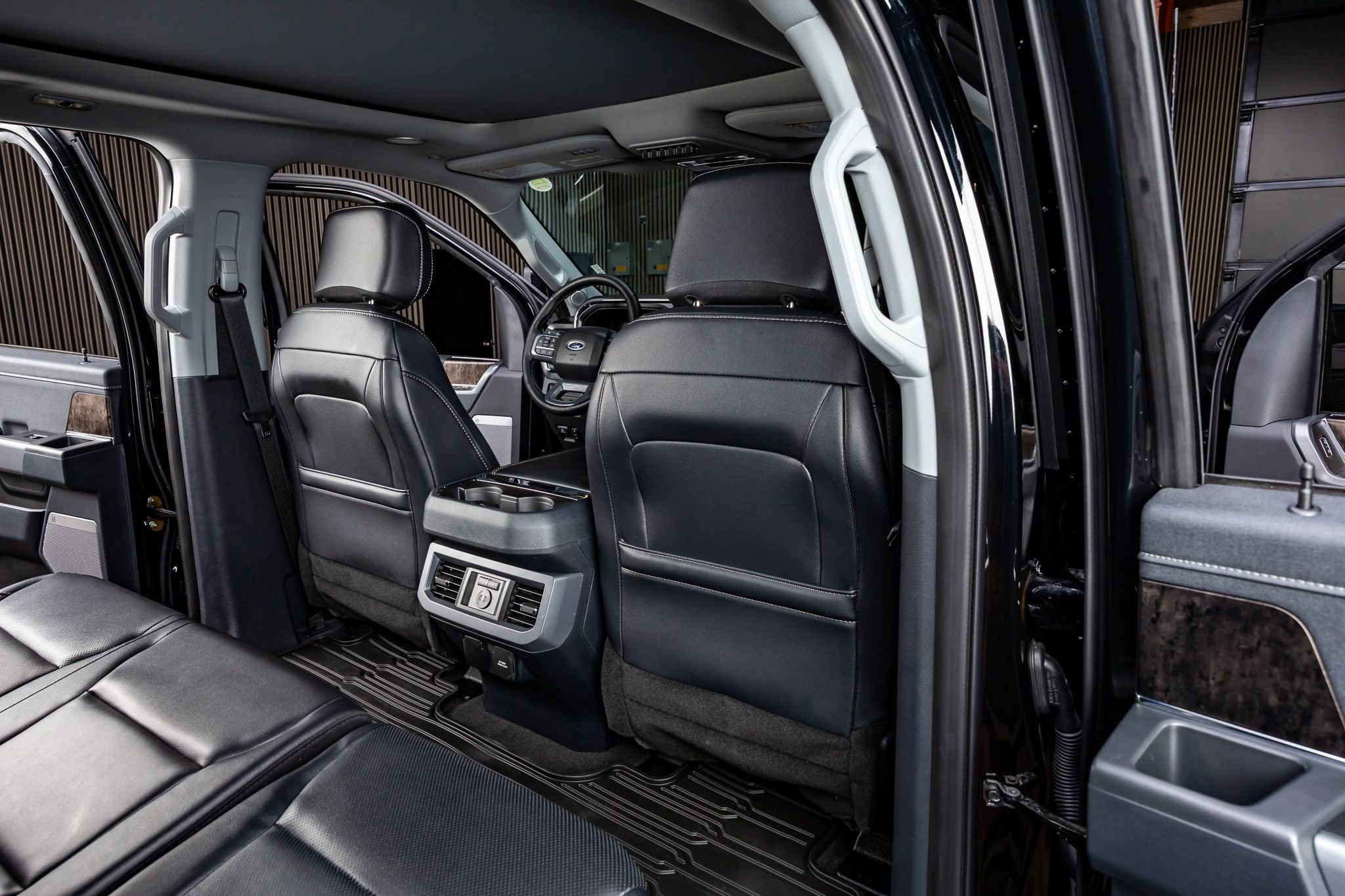 Used 2024 Ford F350 Lariat w/ Lariat Ultimate Package image 32