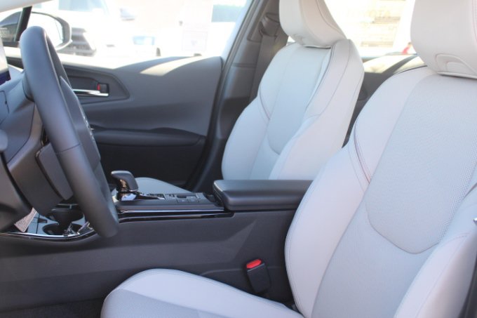 New 2027 Toyota Prius Limited FWD image 9