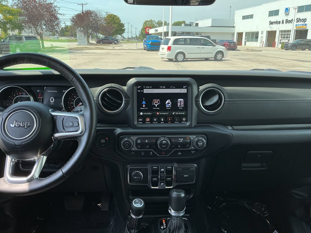 Certified 2022 Jeep Gladiator Overland w/ Popular Equipment Package AWD/4WD image 15