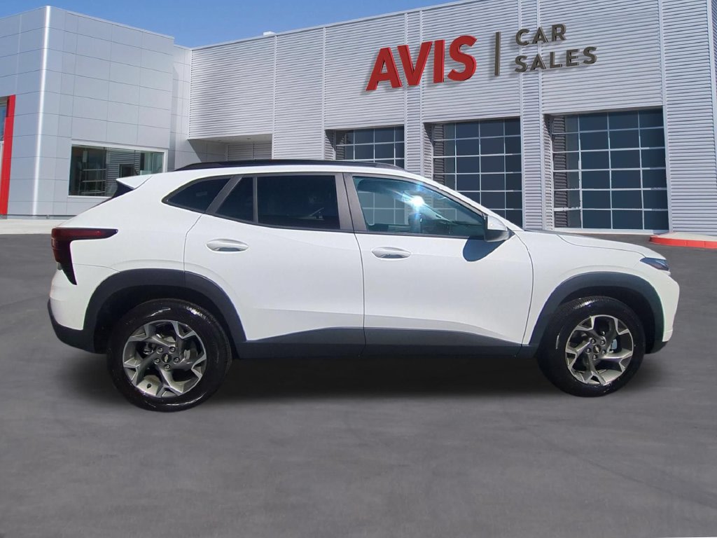 Used 2026 Chevrolet Trax LT FWD image 5