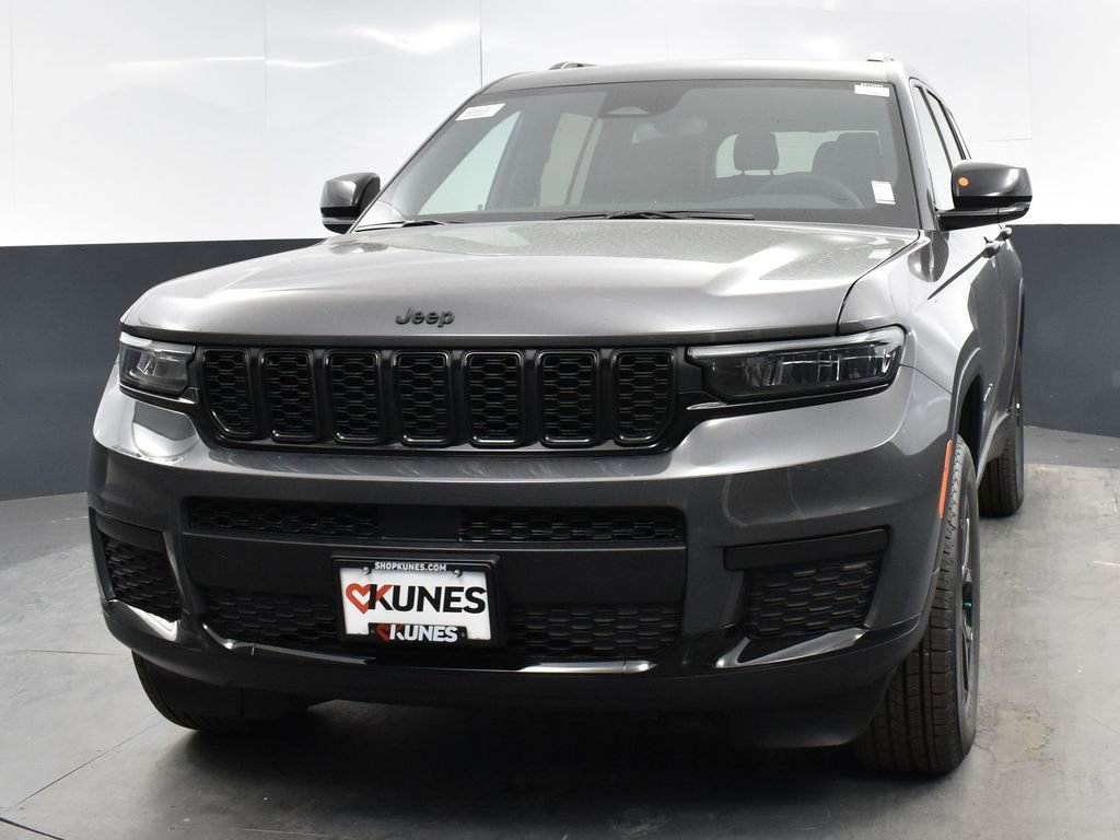 Used 2025 Jeep Grand Cherokee L Altitude image 3