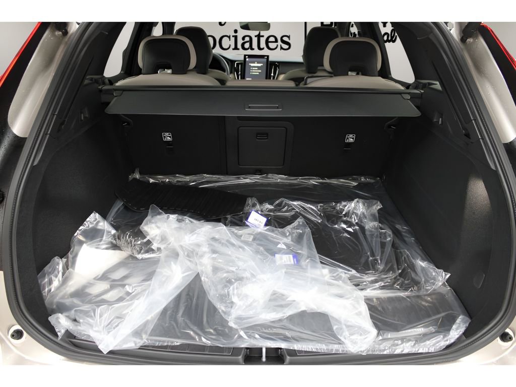 New 2026 Volvo XC60 B5 Core w/ Protection Package Premier image 30