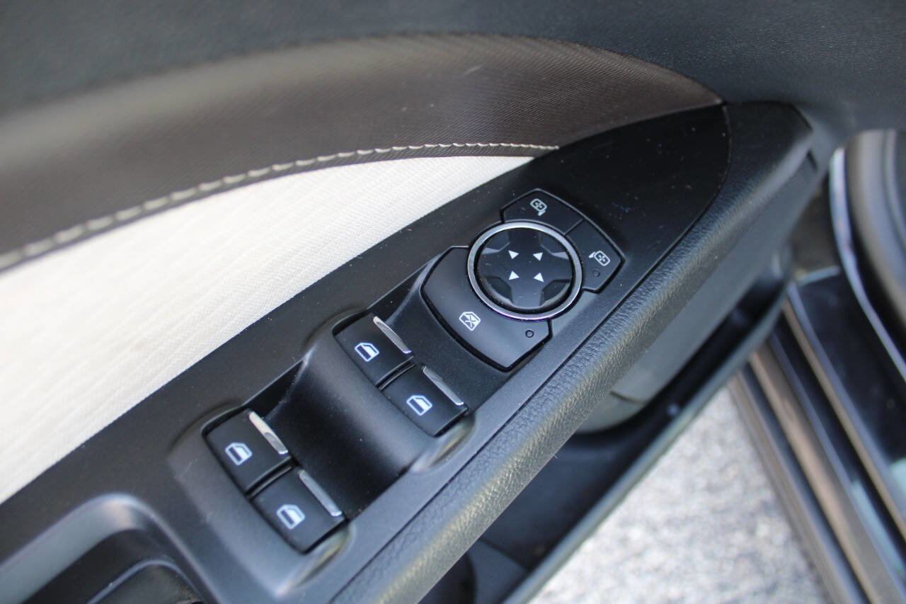 Used 2020 Ford Fusion SE w/ Equipment Group 151A image 18