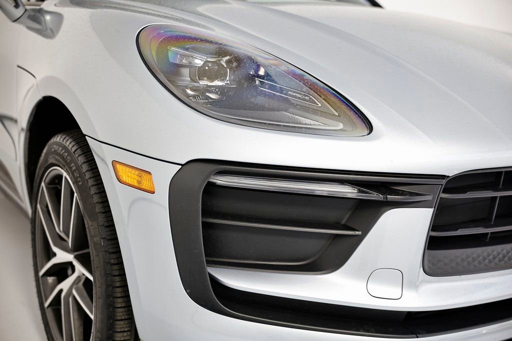 Certified 2025 Porsche Macan image 18