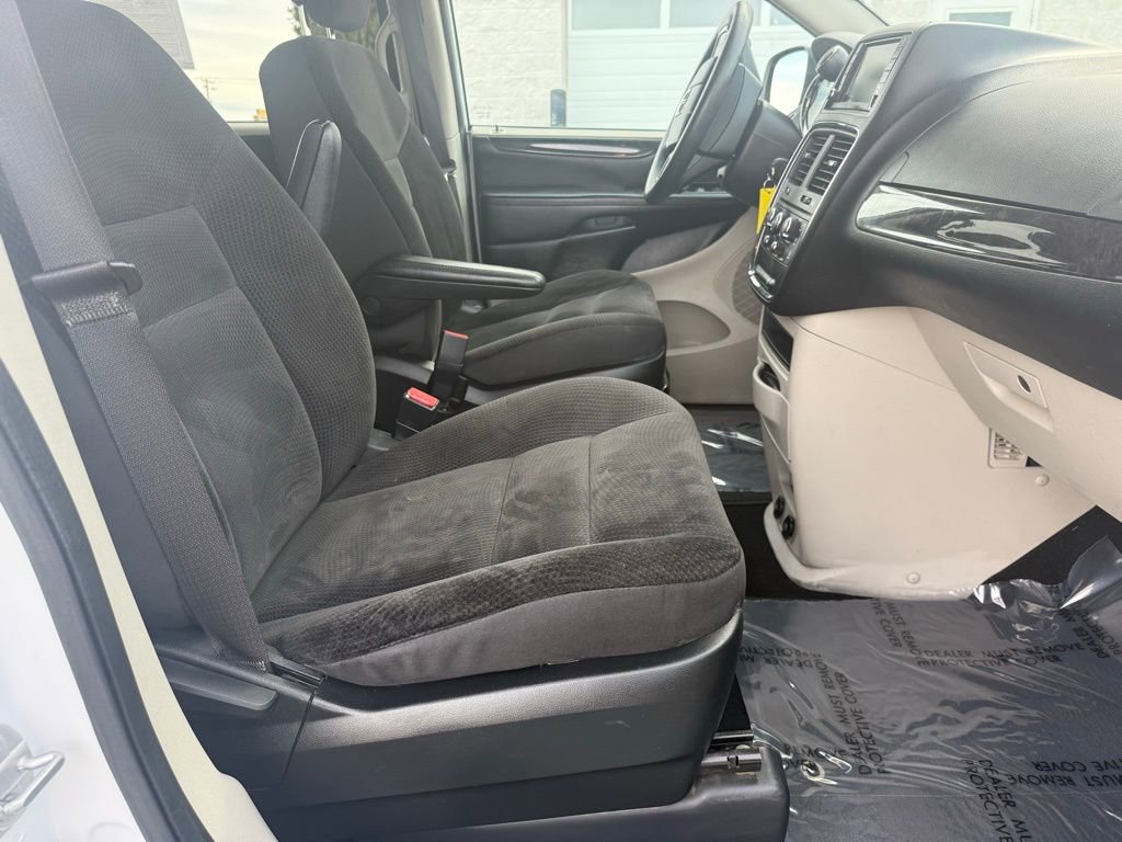 Used 2018 Dodge Grand Caravan SE w/ UConnect Hands-Free Group image 42