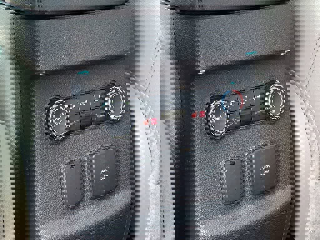 Used 2014 Ford Explorer Limited w/ Equipment Group 301A FWD image 23