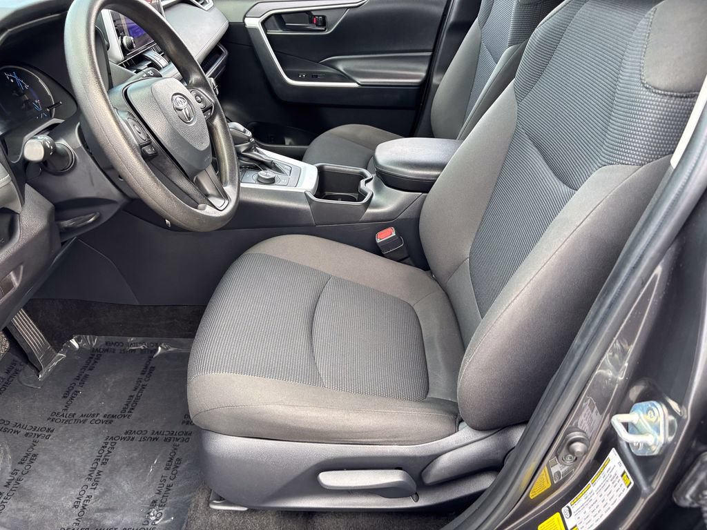 Used 2024 Toyota RAV4 LE AWD/4WD image 19