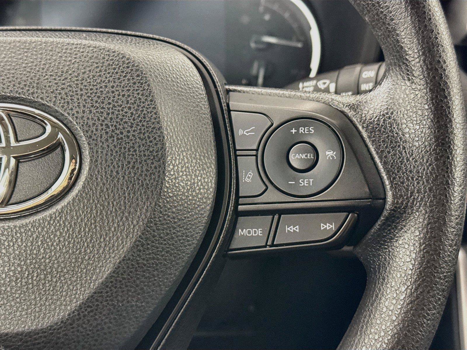 Certified 2025 Toyota RAV4 XLE AWD/4WD image 18