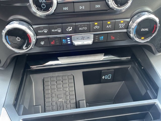 New 2025 Ford F250 Lariat w/ Chrome Package image 28
