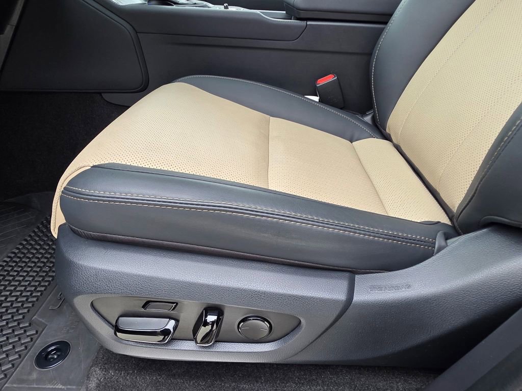 Used 2024 Lexus GX 550 image 15