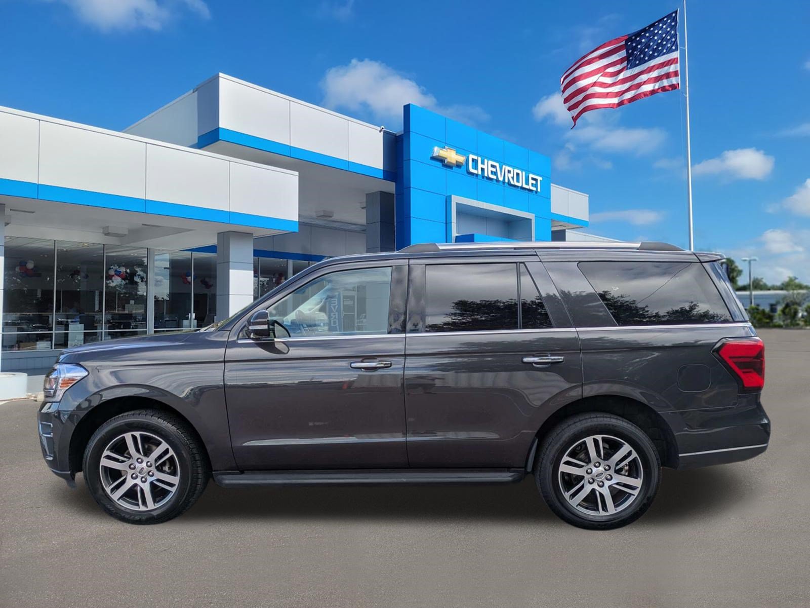 Used 2024 Ford Expedition Limited RWD image 6
