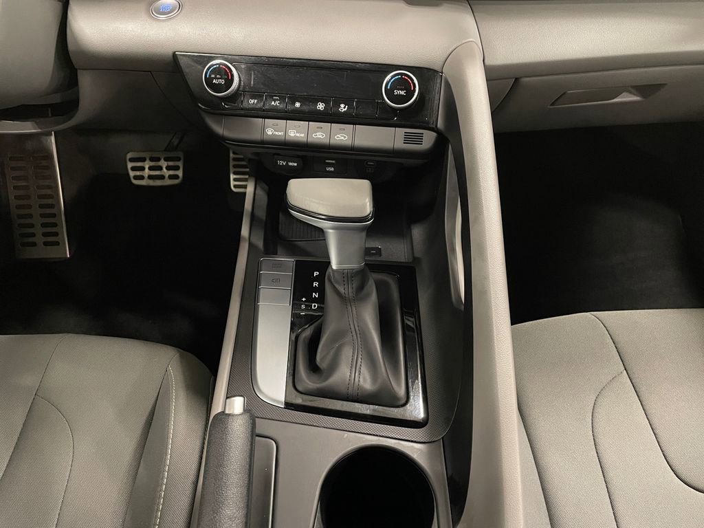 Used 2025 Hyundai Elantra Sport FWD image 11