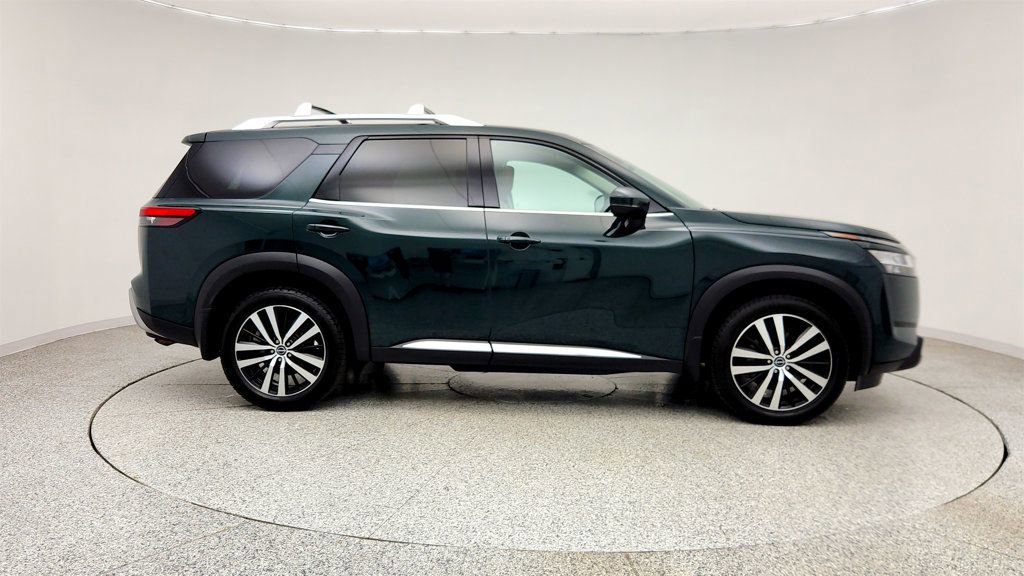 Used 2023 Nissan Pathfinder Platinum w/ Black Appearance Package AWD/4WD image 4