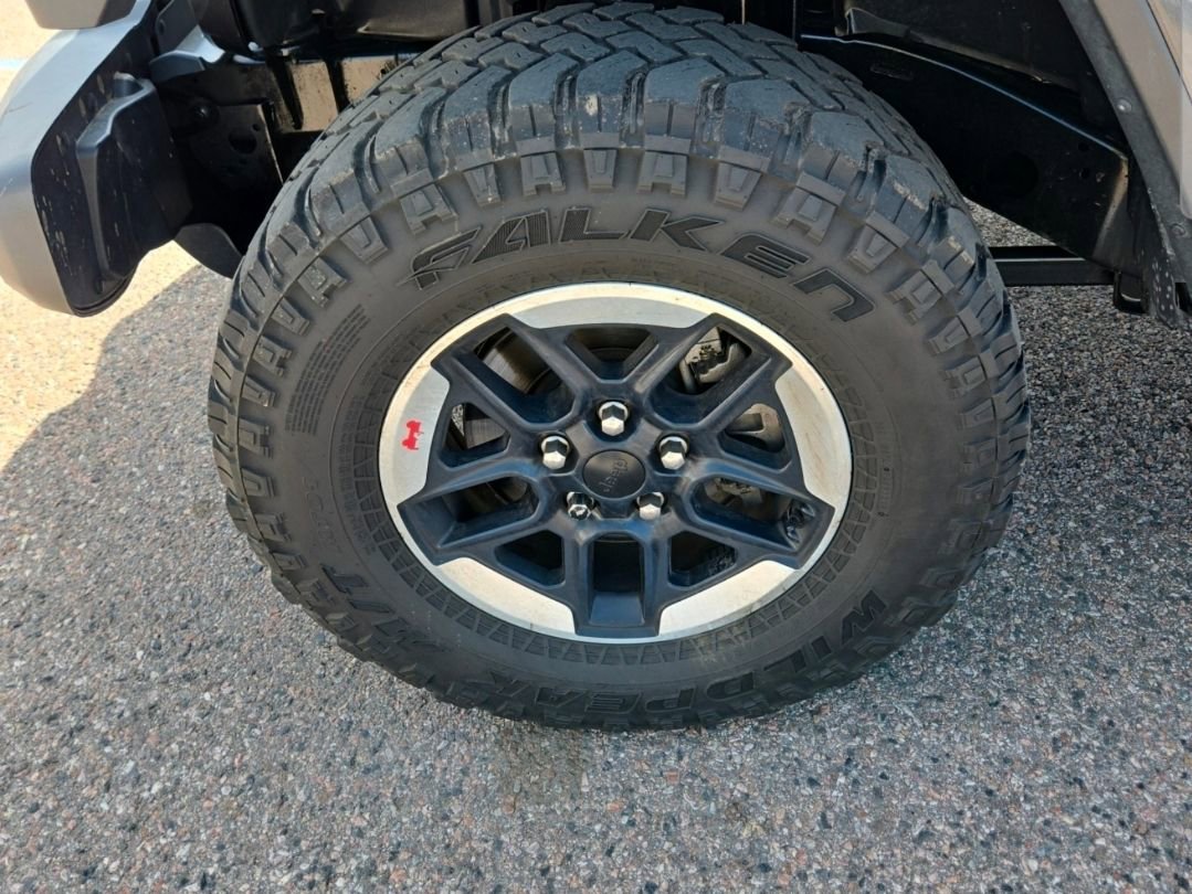 Used 2018 Jeep Wrangler Unlimited Rubicon w/ LED Lighting Group AWD/4WD image 12