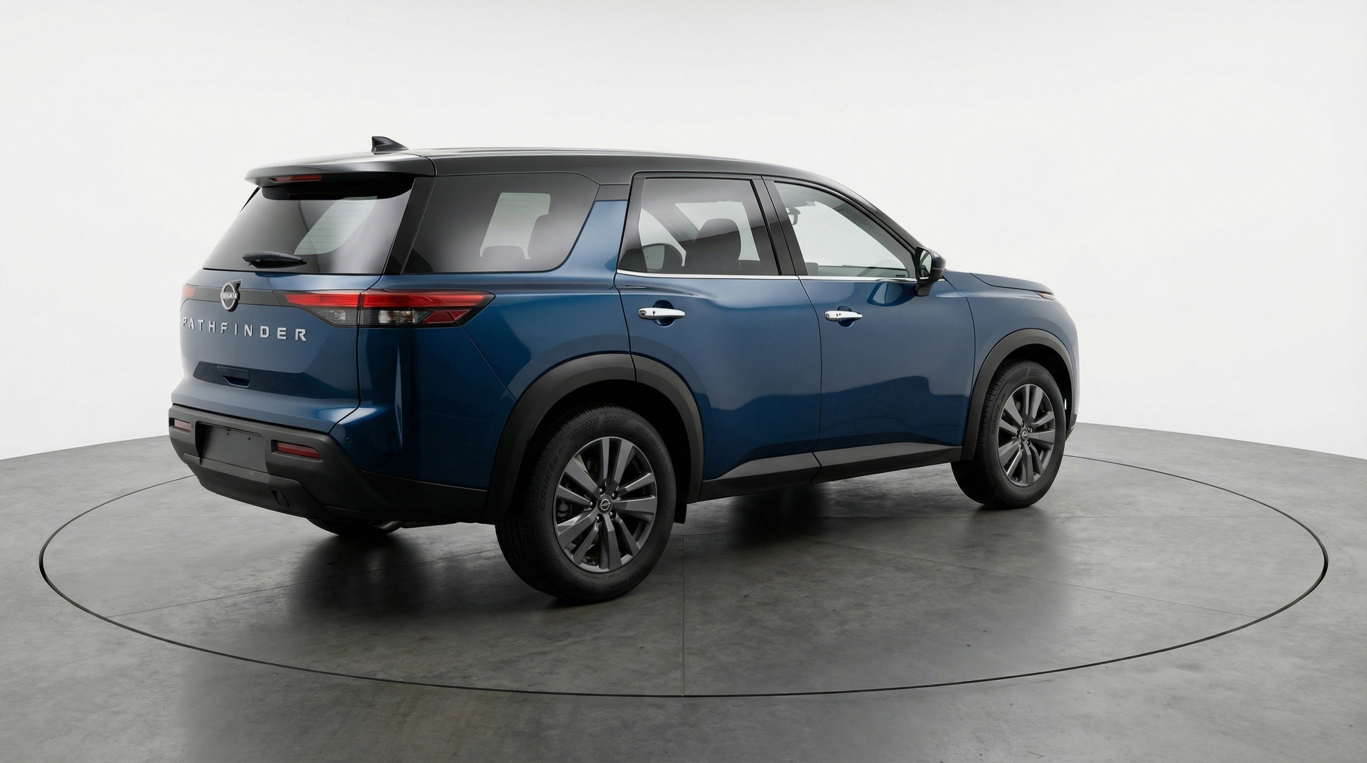 Used 2025 Nissan Pathfinder SV image 9