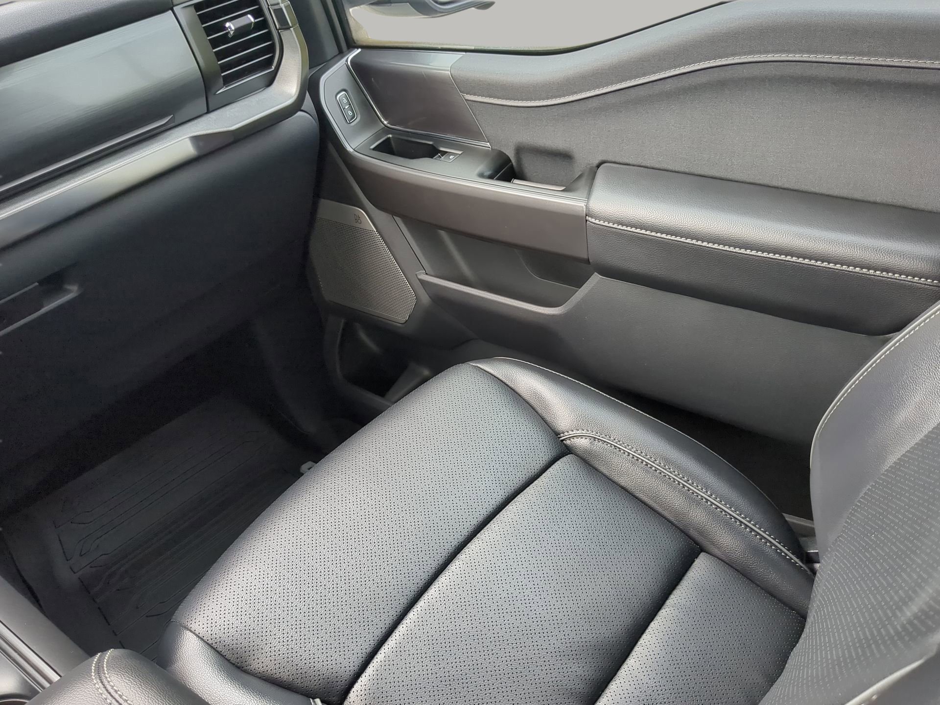 New 2026 Ford F150 Lariat w/ Equipment Group 501A Mid image 48