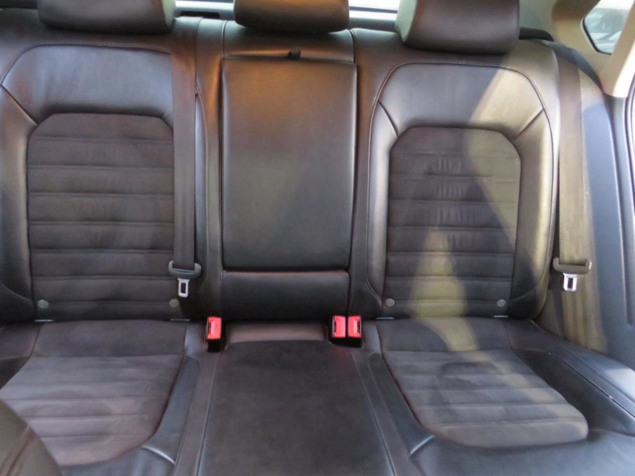 Used 2014 Volkswagen Passat TDI SEL Premium FWD image 34