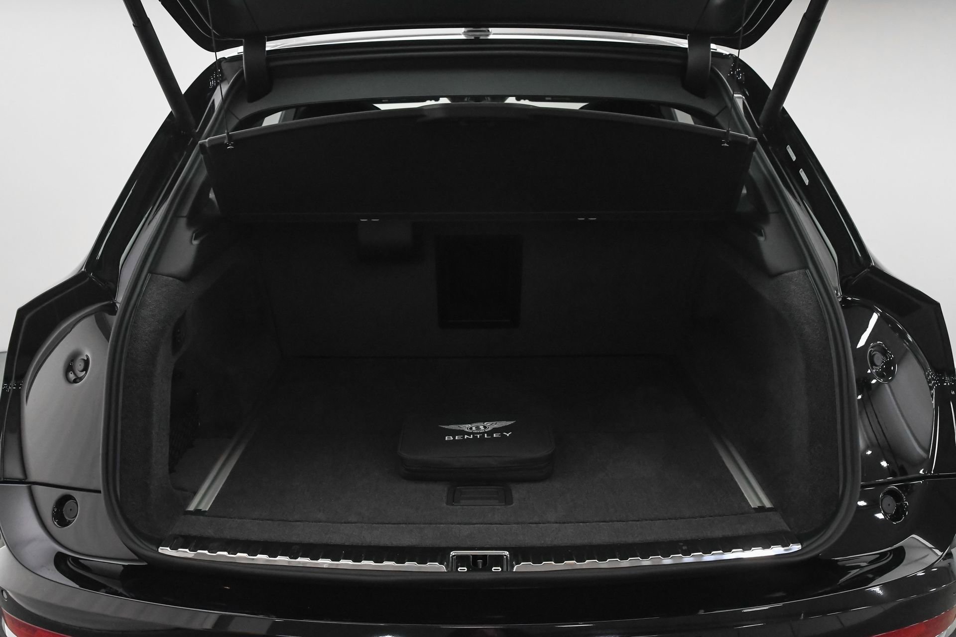 New 2024 Bentley Bentayga Extended Wheelbase image 11