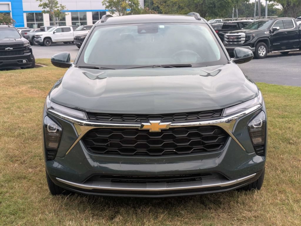 Used 2025 Chevrolet Trax LT FWD image 9