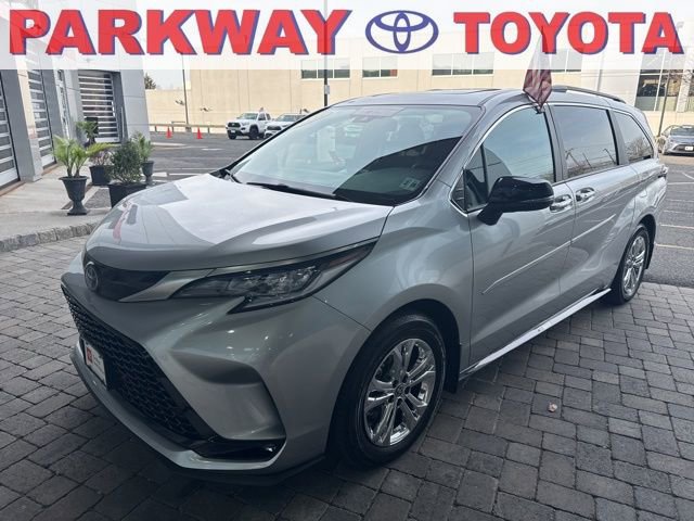 Certified 2023 Toyota Sienna XSE image 1