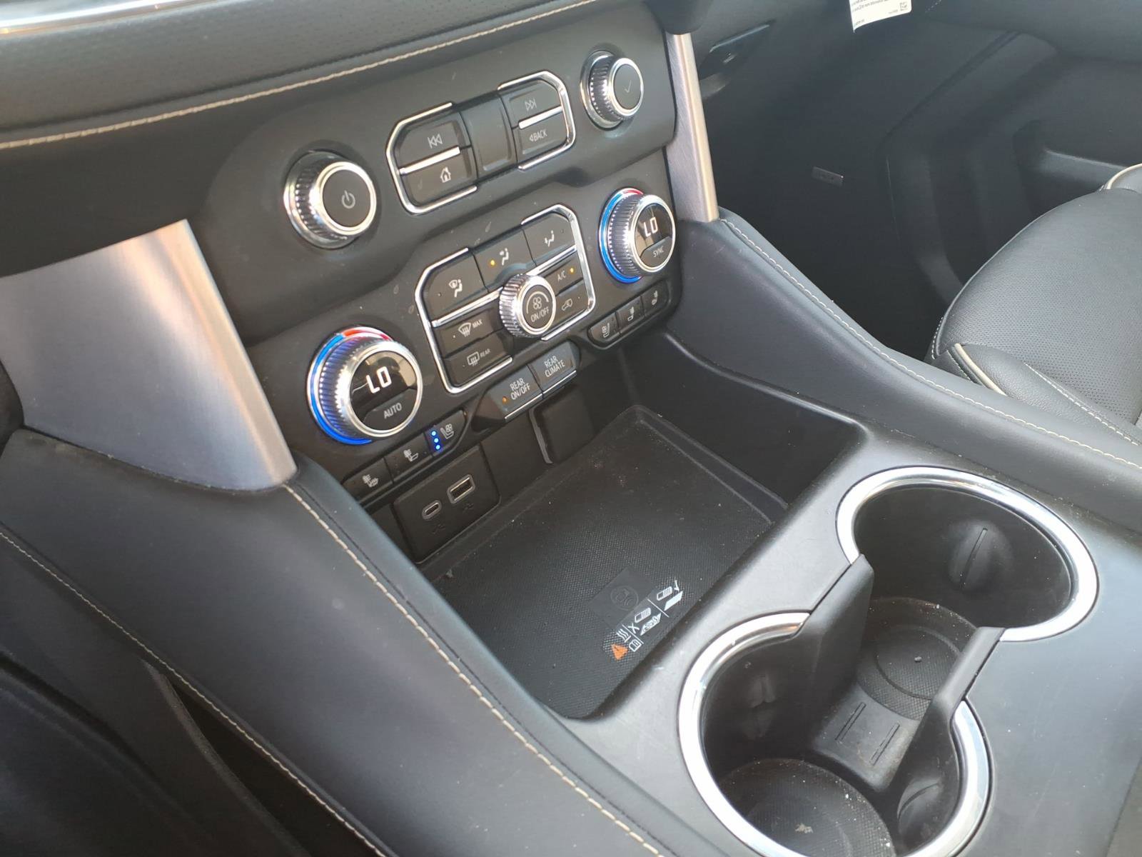Used 2023 GMC Yukon SLT w/ SLT Premium Package image 16