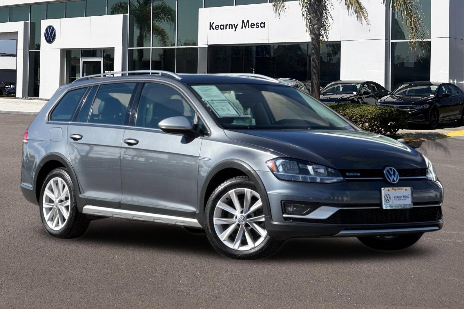 Used 2019 Volkswagen Golf Alltrack S image 2