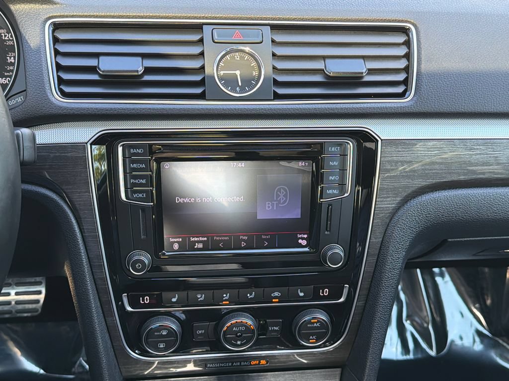 Used 2017 Volkswagen Passat 1.8T SEL Premium FWD image 18