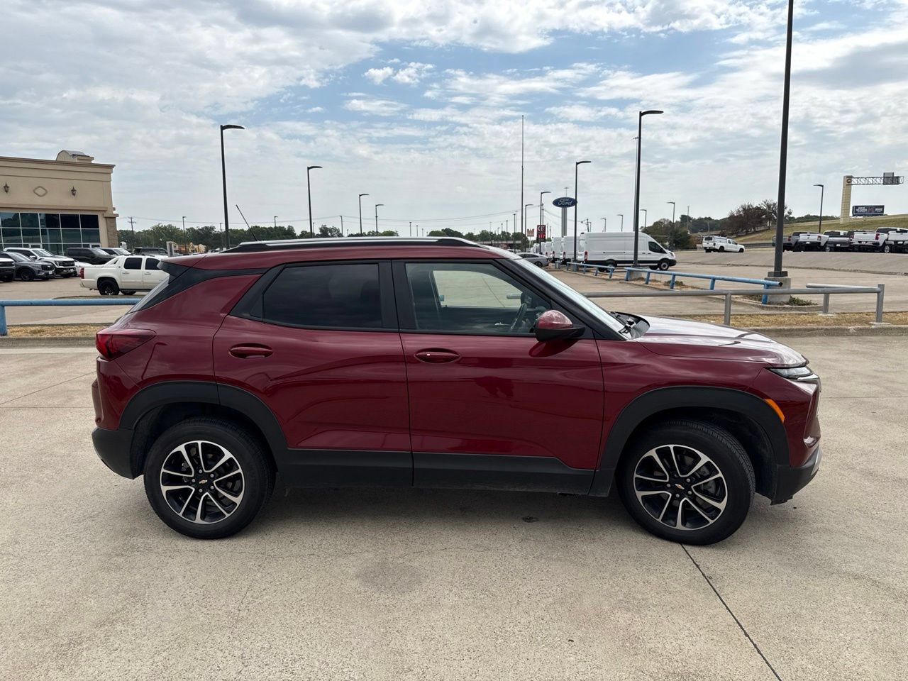 Used 2025 Chevrolet TrailBlazer LT AWD/4WD image 17