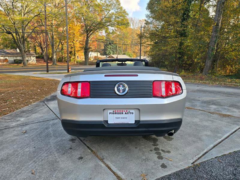 Used 2010 Ford Mustang Convertible image 31