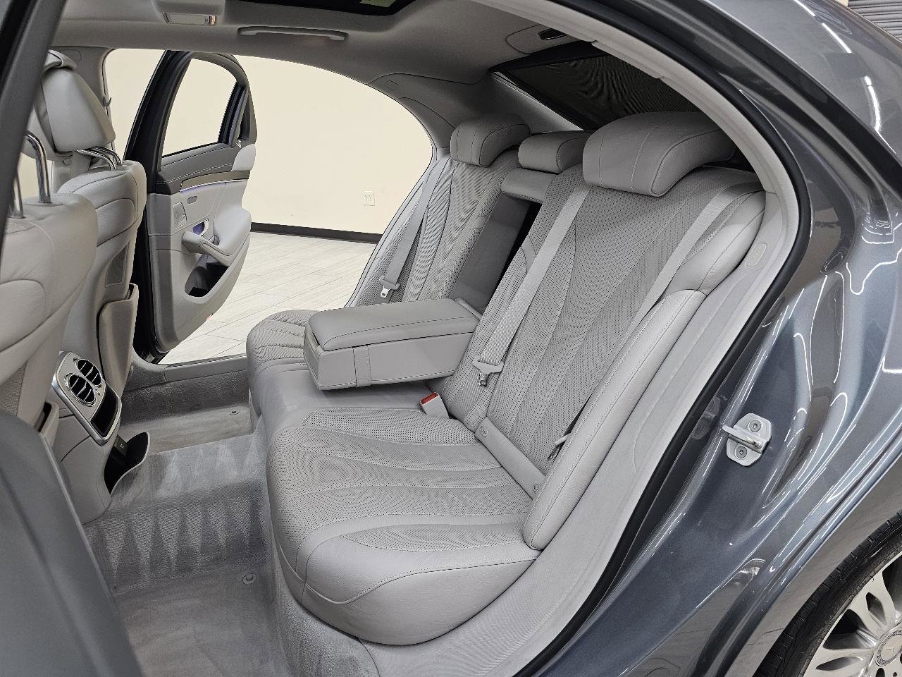 Used 2017 Mercedes-Benz S 550 Sedan image 26