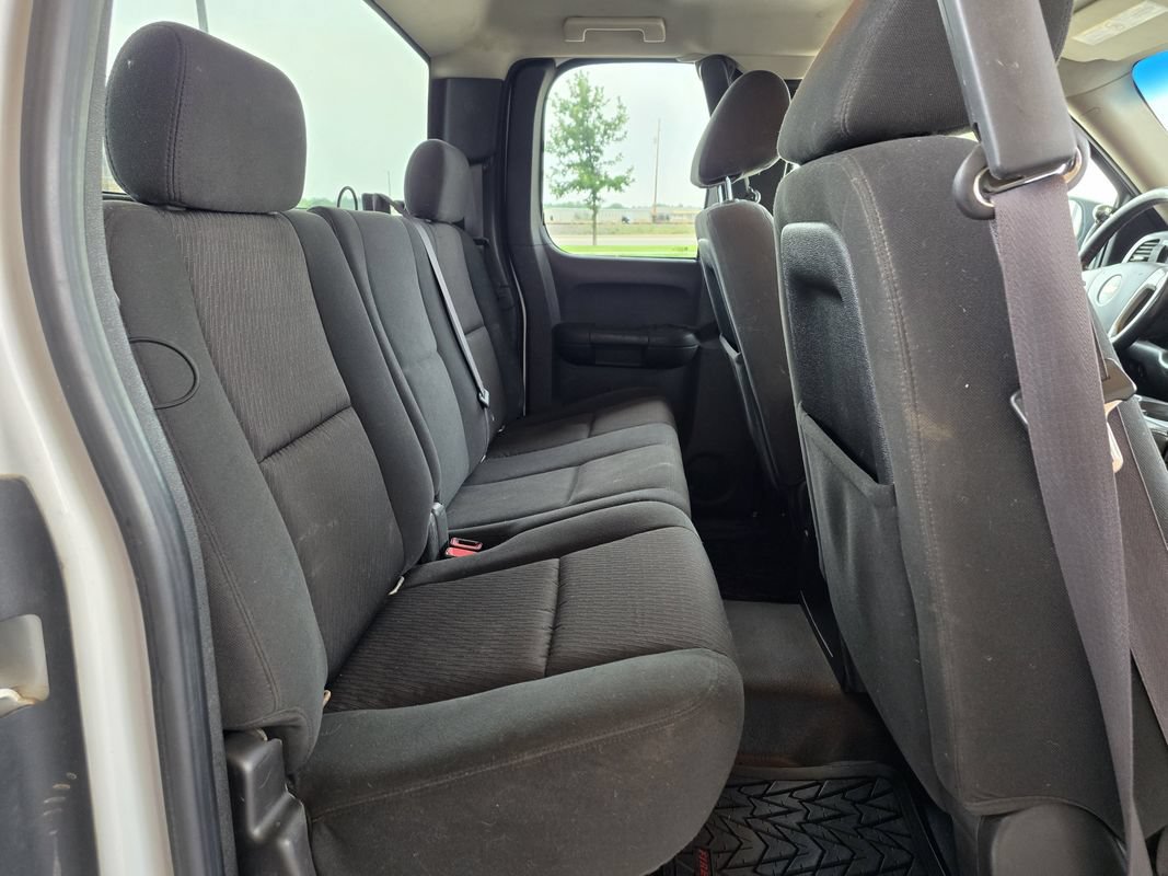 Used 2011 Chevrolet Silverado 2500 LT AWD/4WD image 19